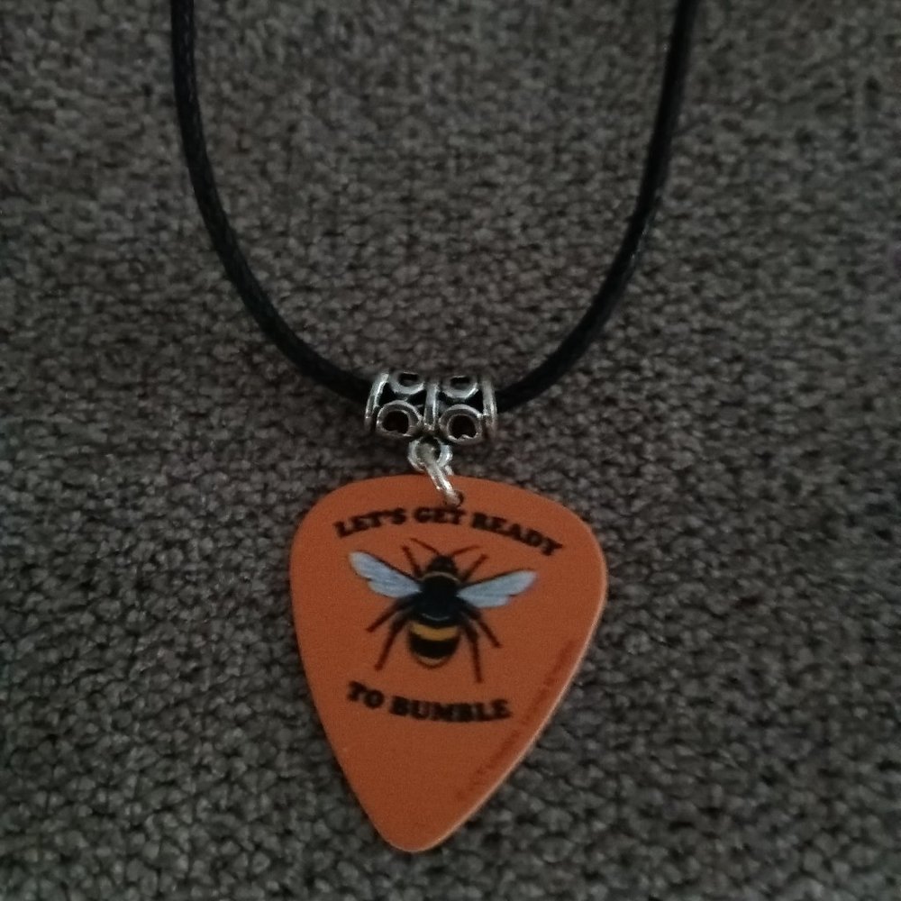 BUMBLEBEE'S GUITAR PICK NECKLACE & EARRINGS SET